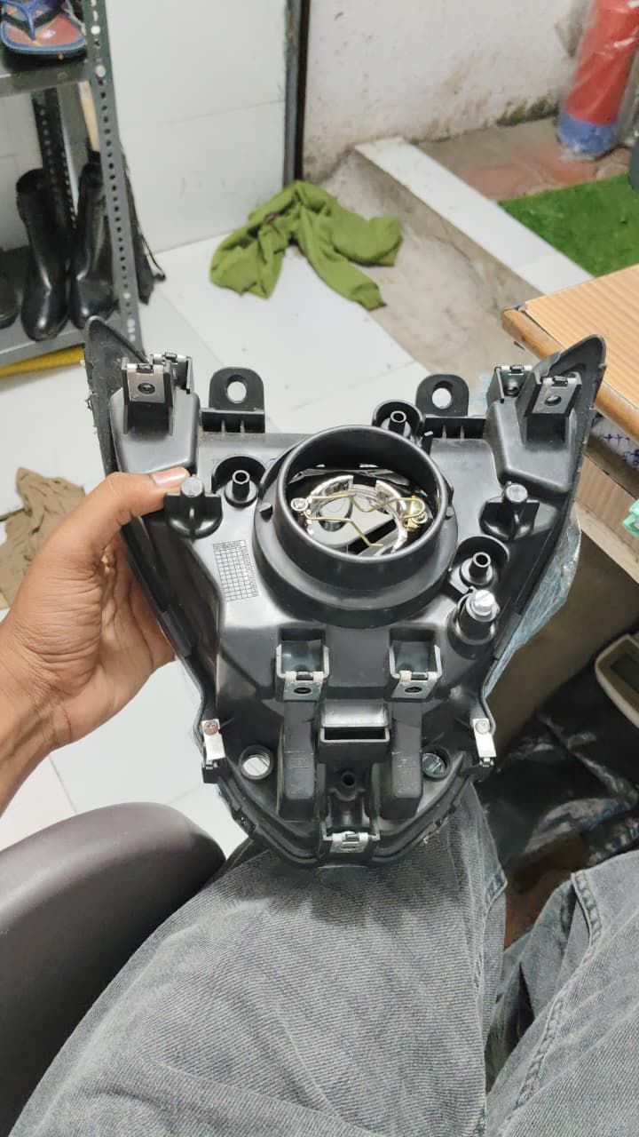 Bajaj Pulsar NS 200 Headlight Assembly (Without Bulb) – Premium Fitting & Quality